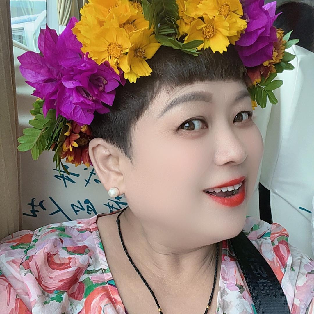 焦英震玫瑰大码服饰