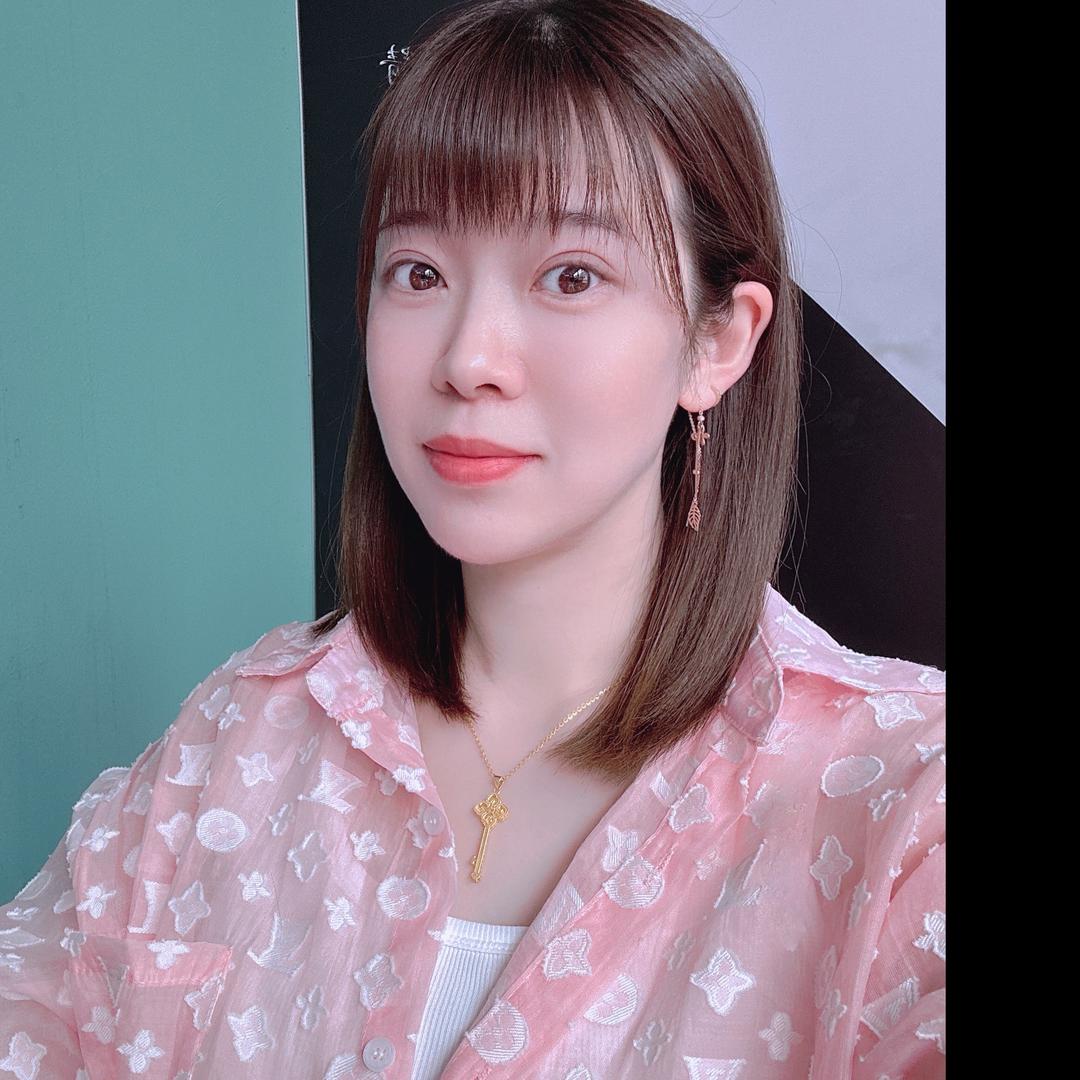 黄丽 昆明瓷砖木地板工厂