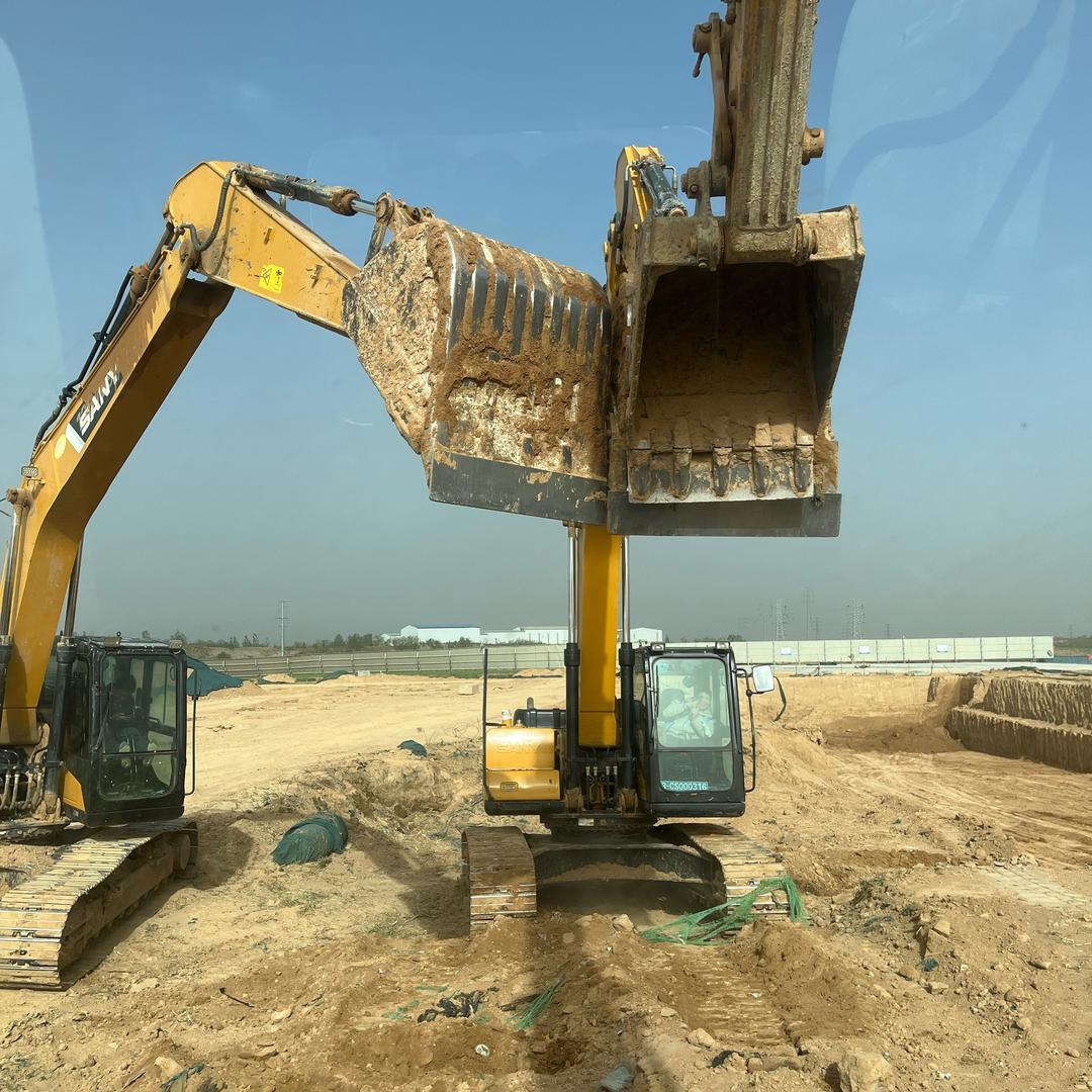 小趙挖机驾驶员