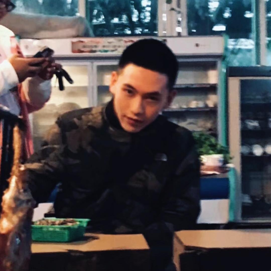 李愿意的激光屁