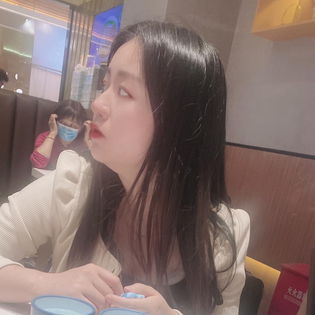 依依