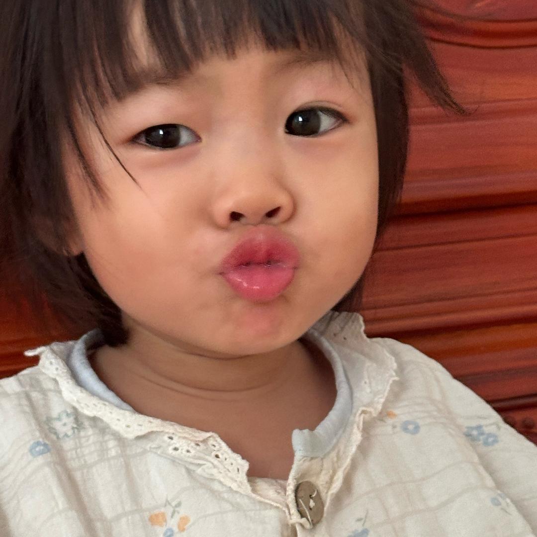 摆摊小姐姐