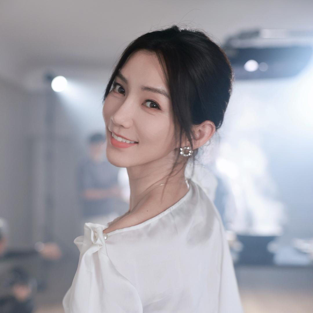 何女士