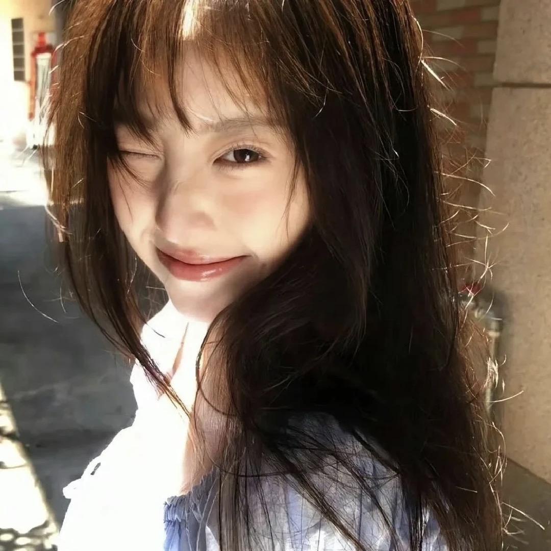 小怡吃饱饱