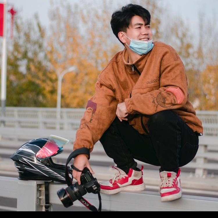 躲在角落里的摄影师“ψ(｀∇´)ψ