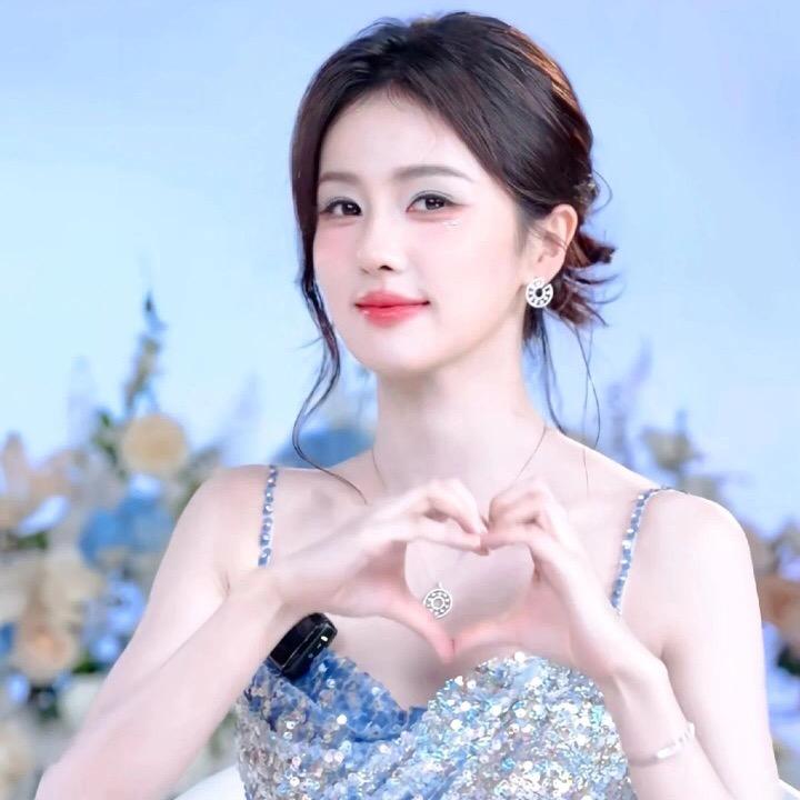 鹿依纯🥛🦌