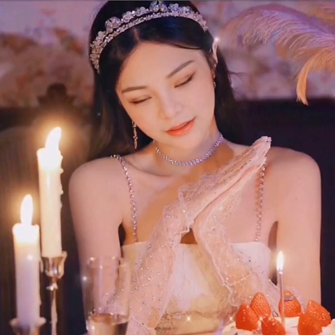 独自撑伞的大小姐