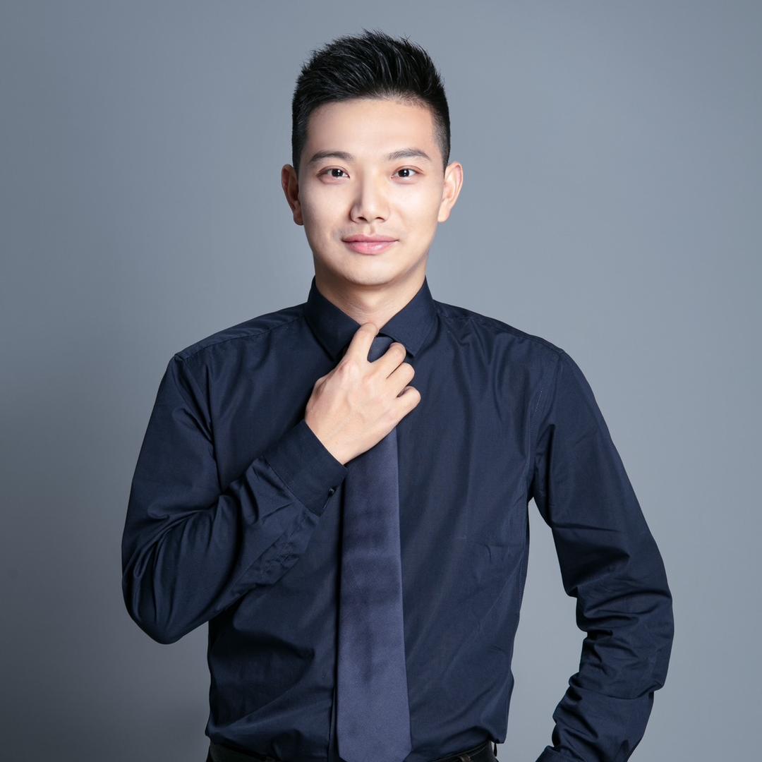 小梁同学