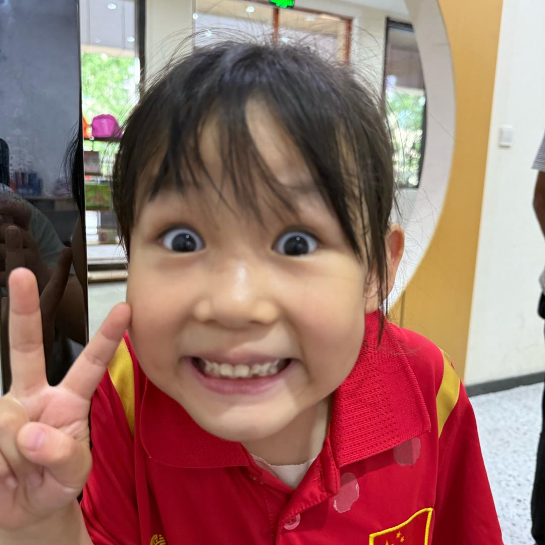 一群练武术小孩