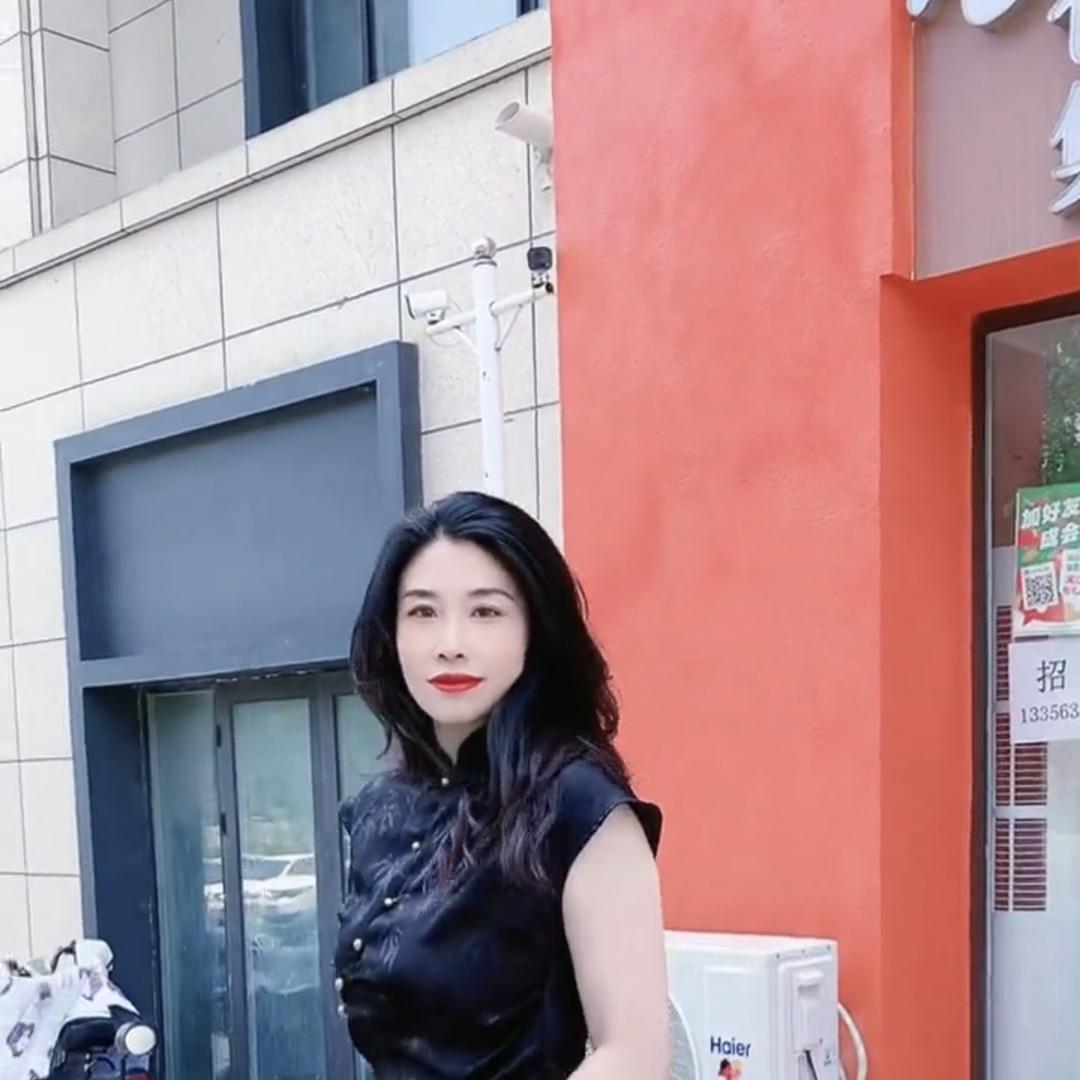 荣成衣仓集女装