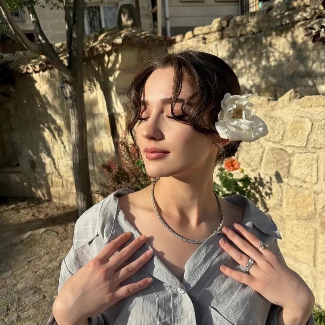 སྒྲ྄ོལ་མ་👘