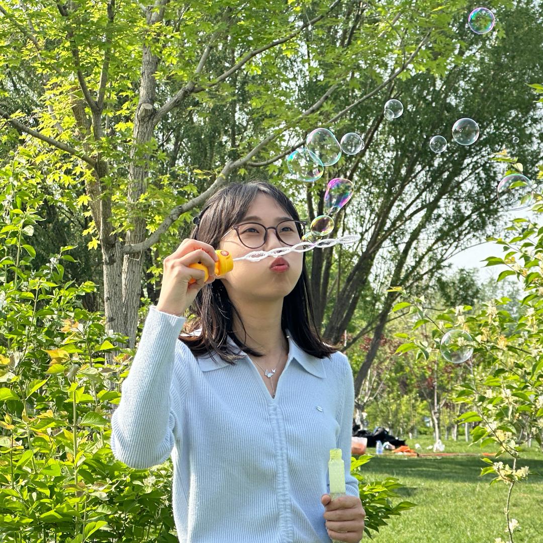 显眼包的小跟班