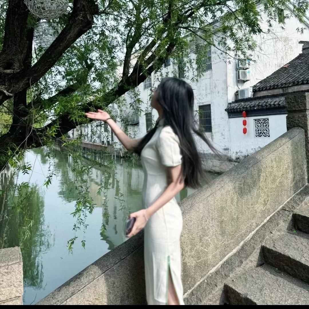 玲玲吖.
