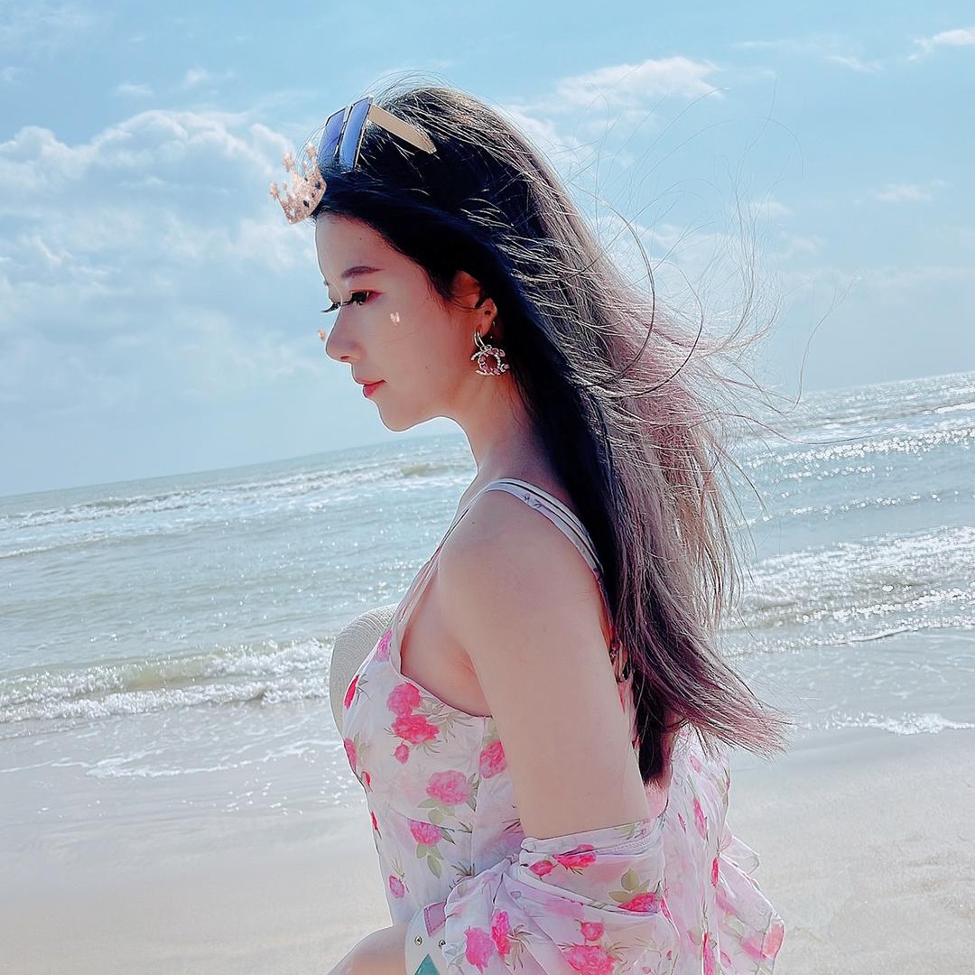 两只小蜜蜂