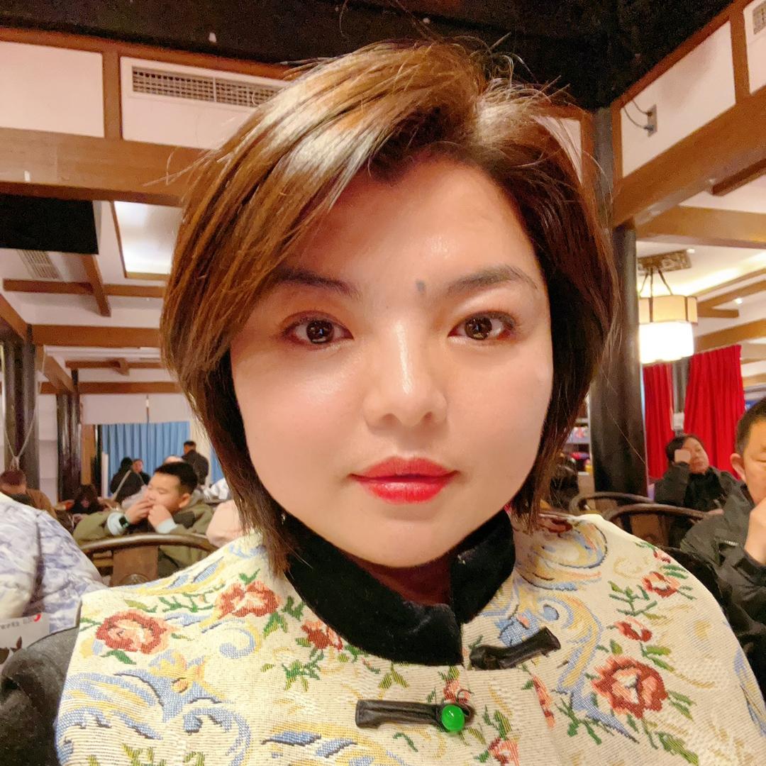 来斯奥吊顶墙板 云姐