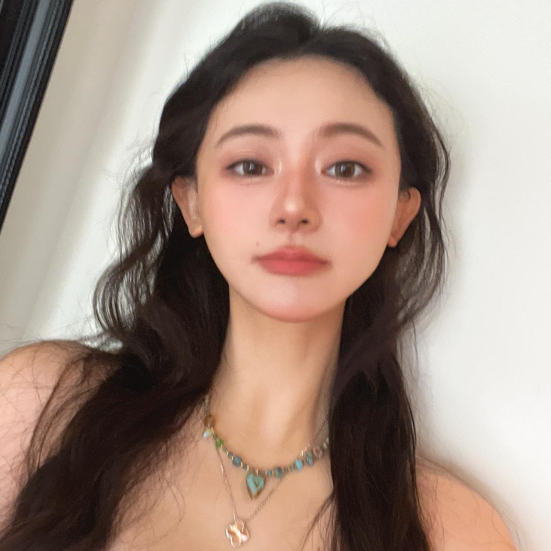 应Ying