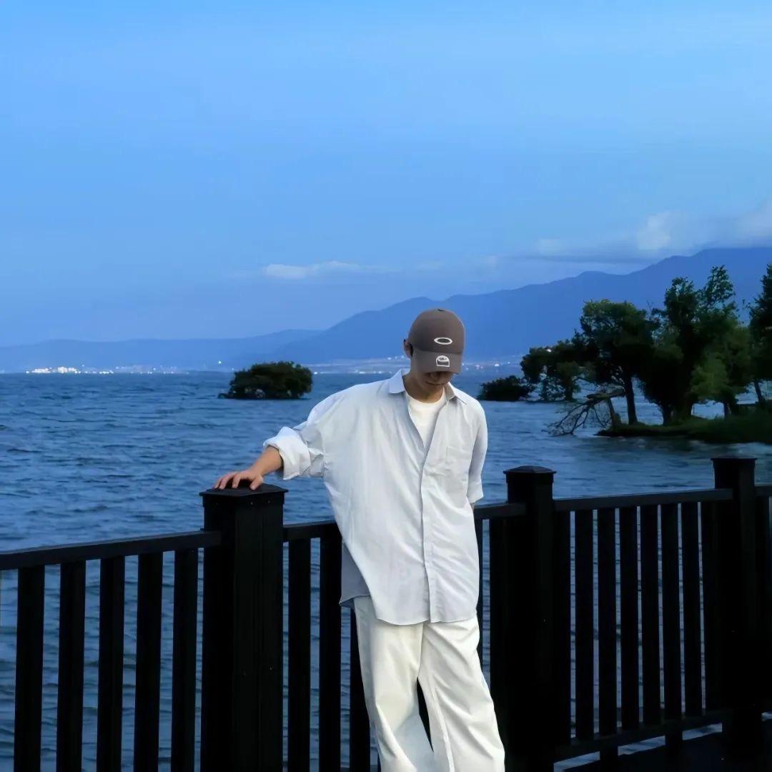 杨鹤.