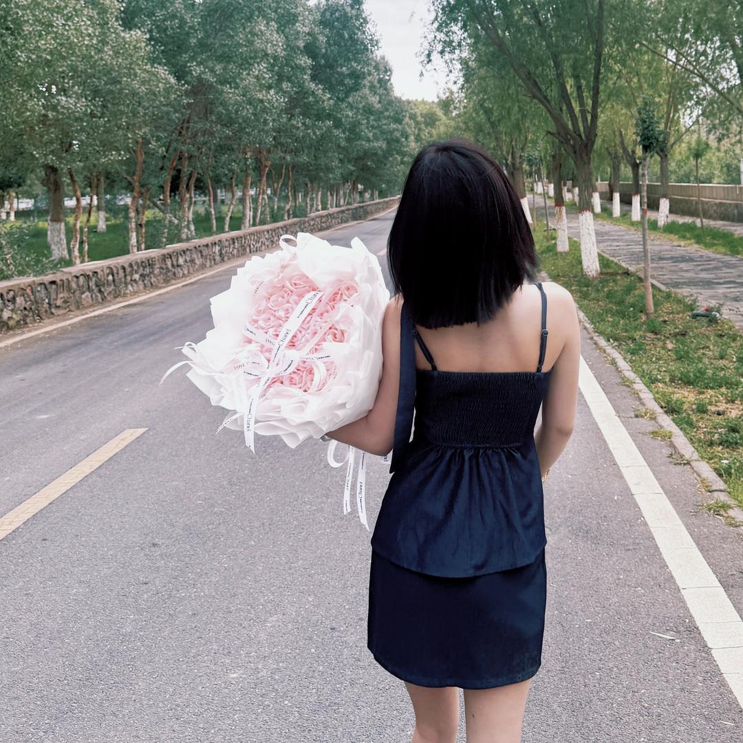 爱吃香菜～.