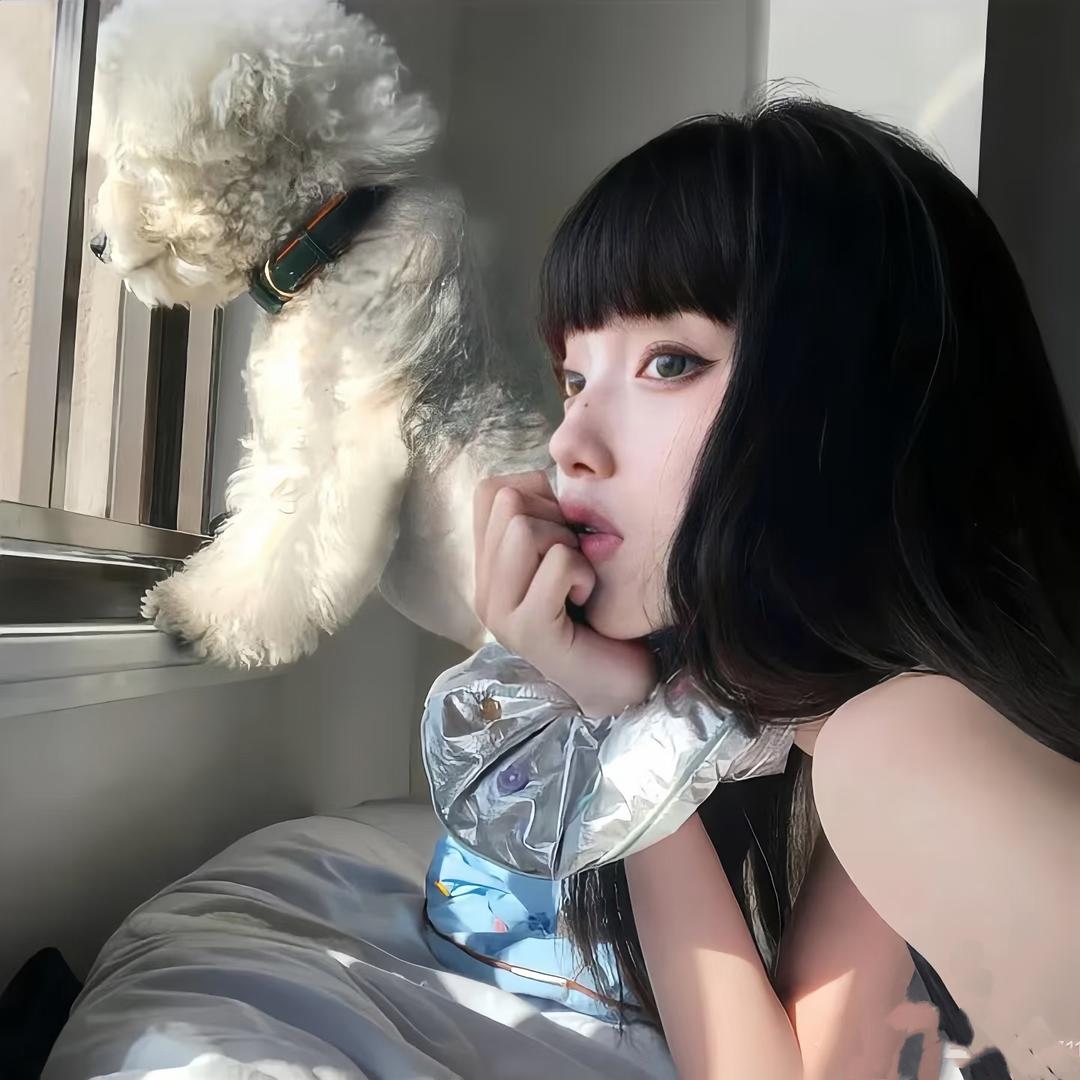 腼腆小美