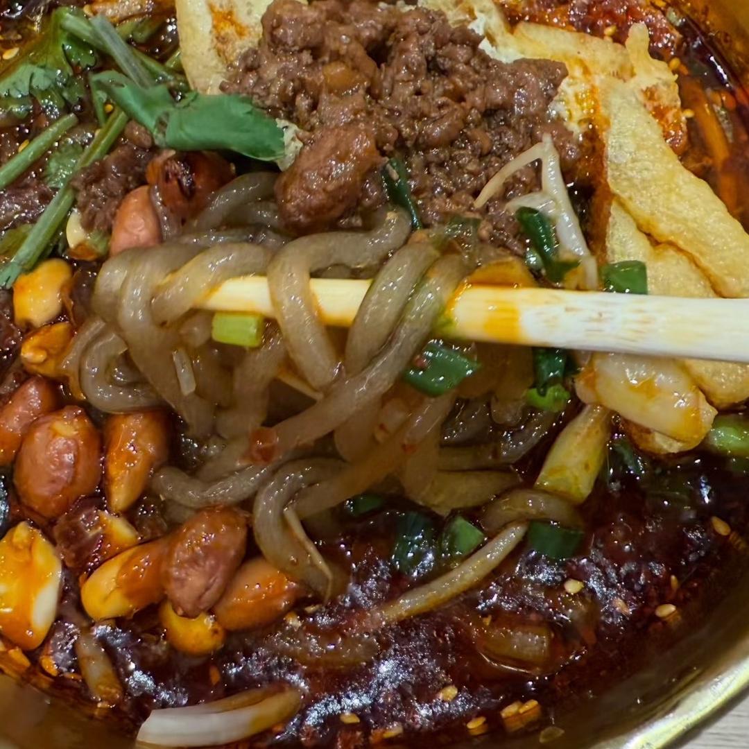 杨羊羊  手打酸辣粉