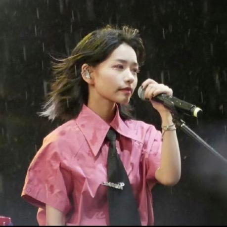 骑老奶奶闯红灯被蜻蜓队长罚250