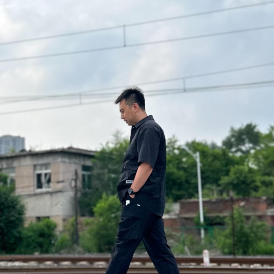 小天爱开电车