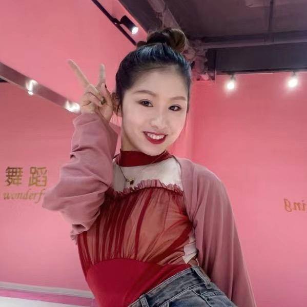 格尔木教跳舞的君玥