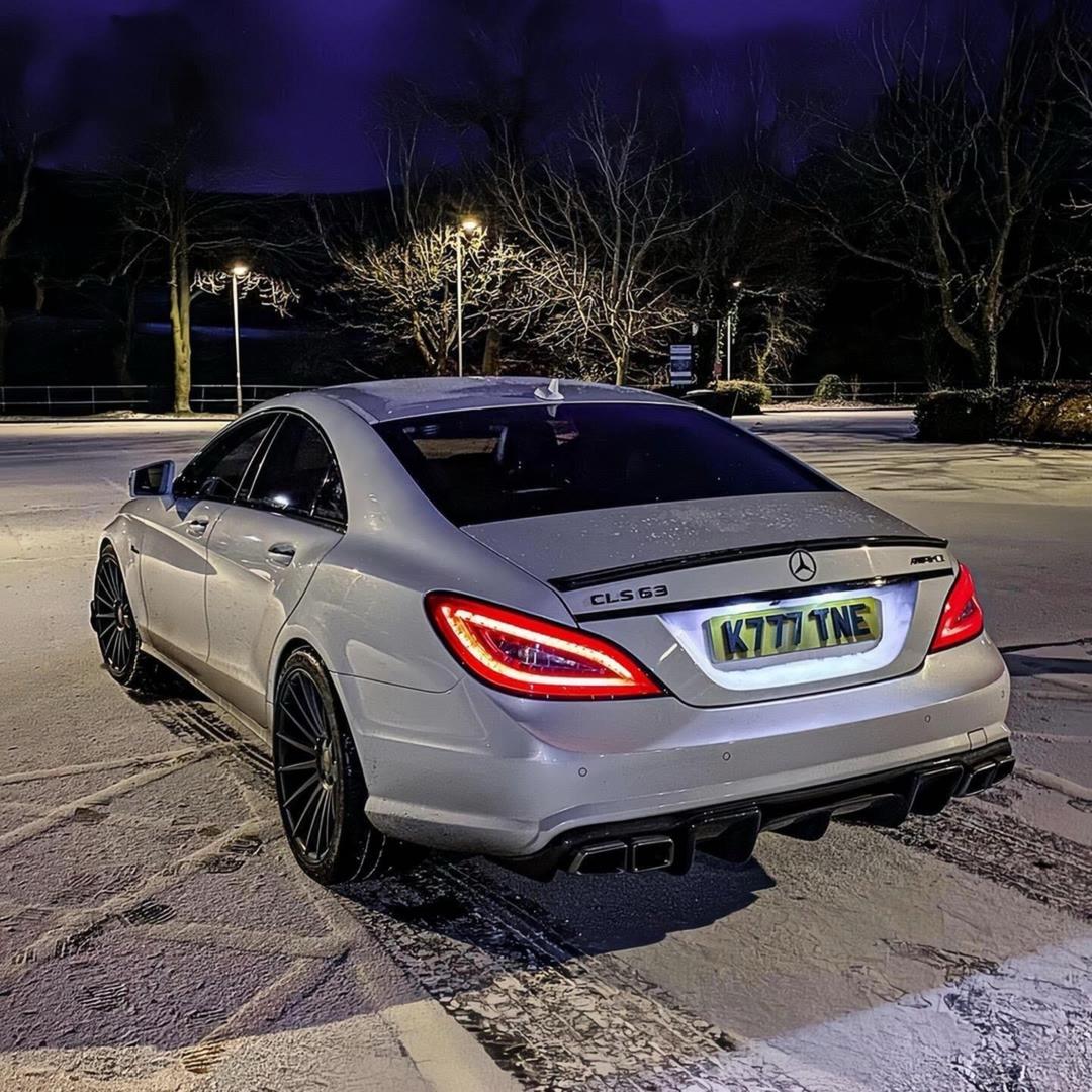 叼着奶嘴逛酒吧