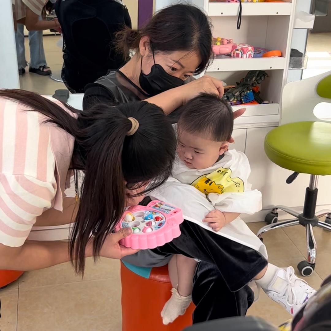 贵族宝贝儿童个性理发