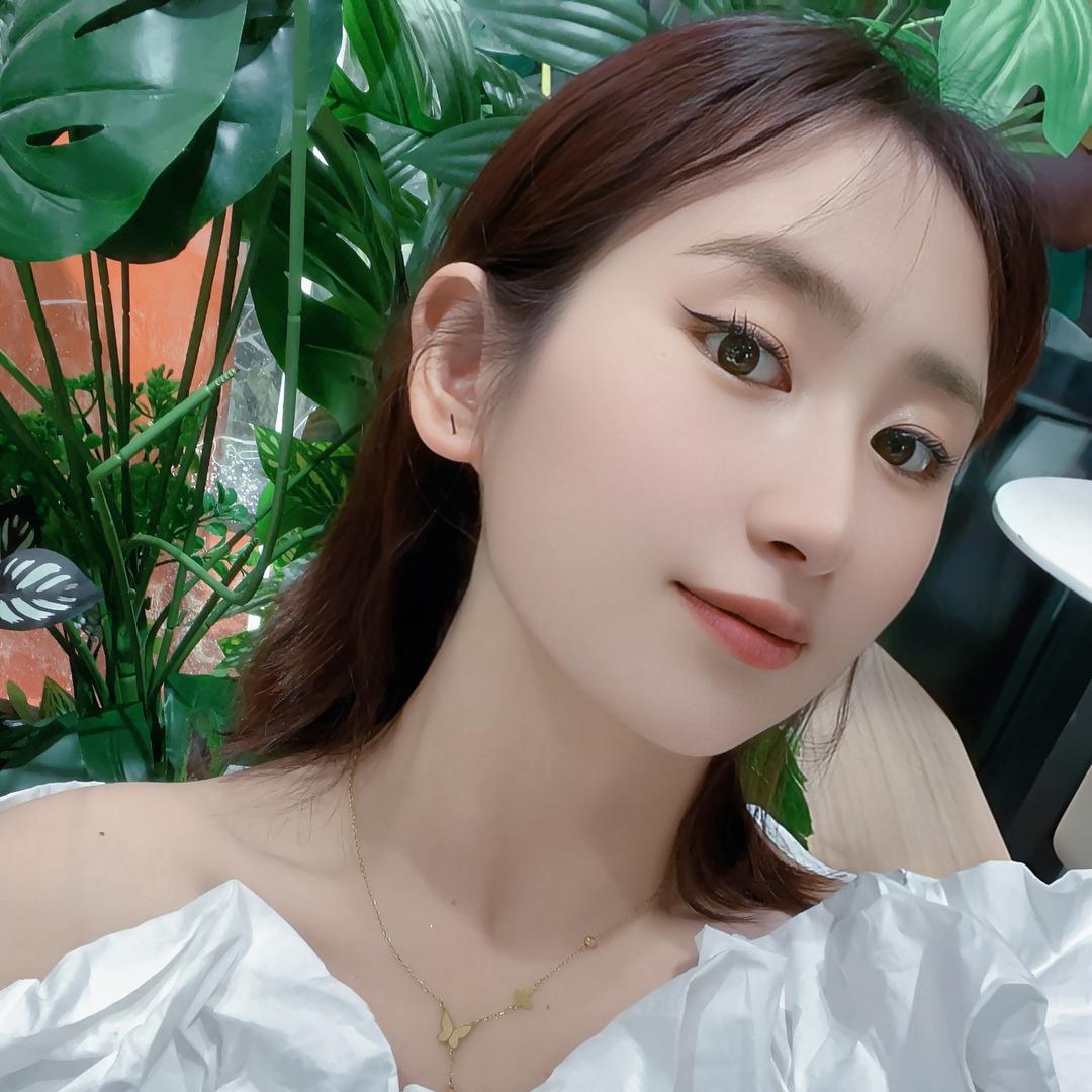 乔妹爱拍照📷