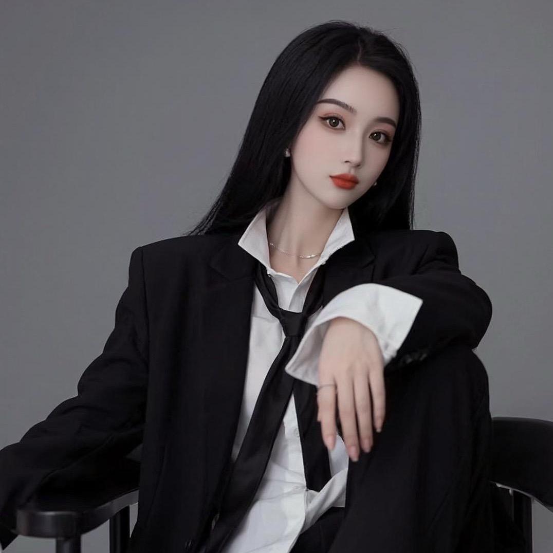 七七很拽
