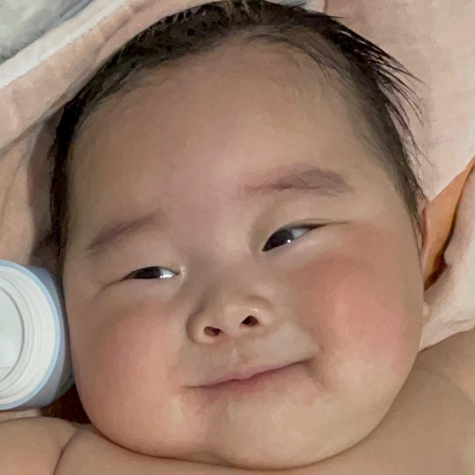 小梁总。