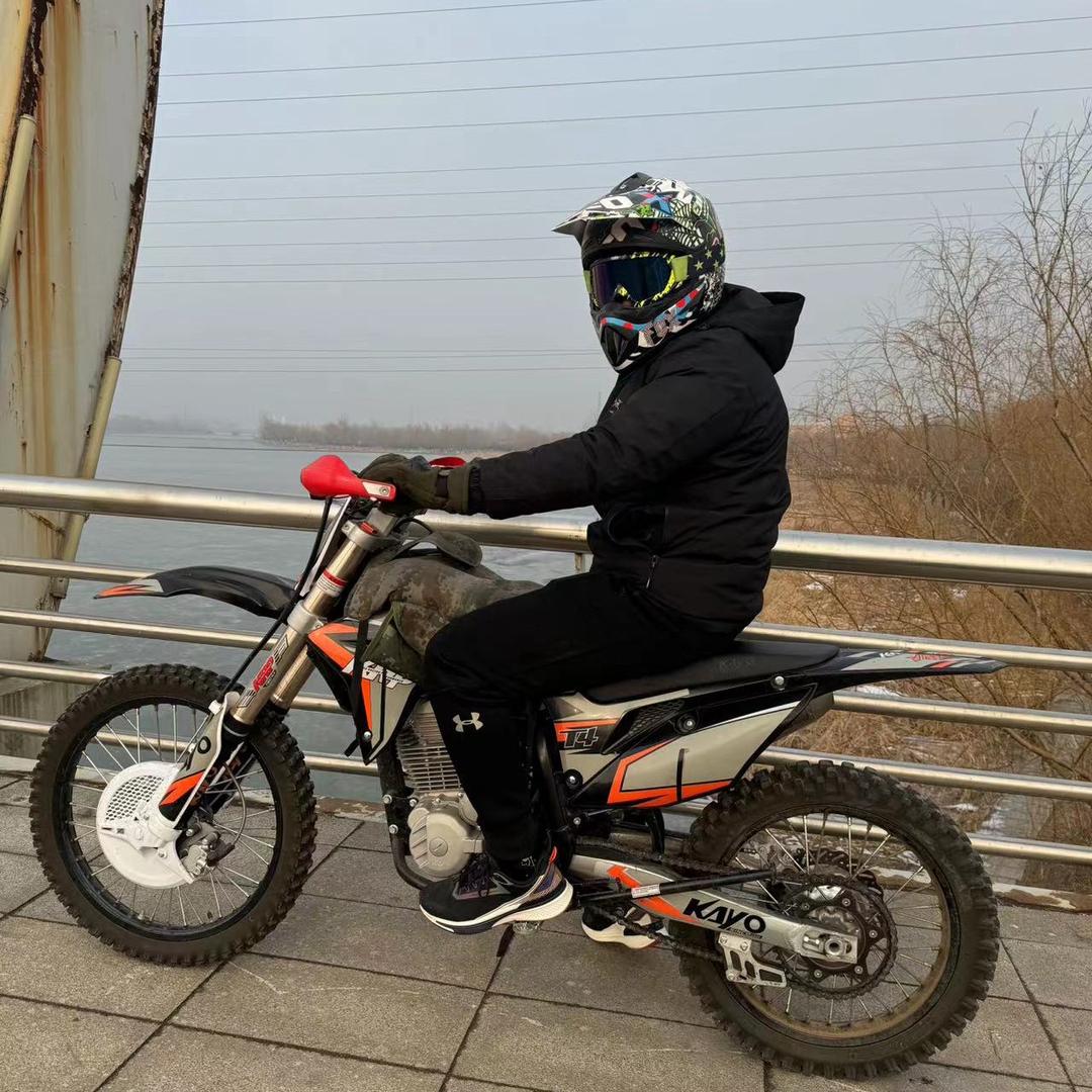 郭郭。