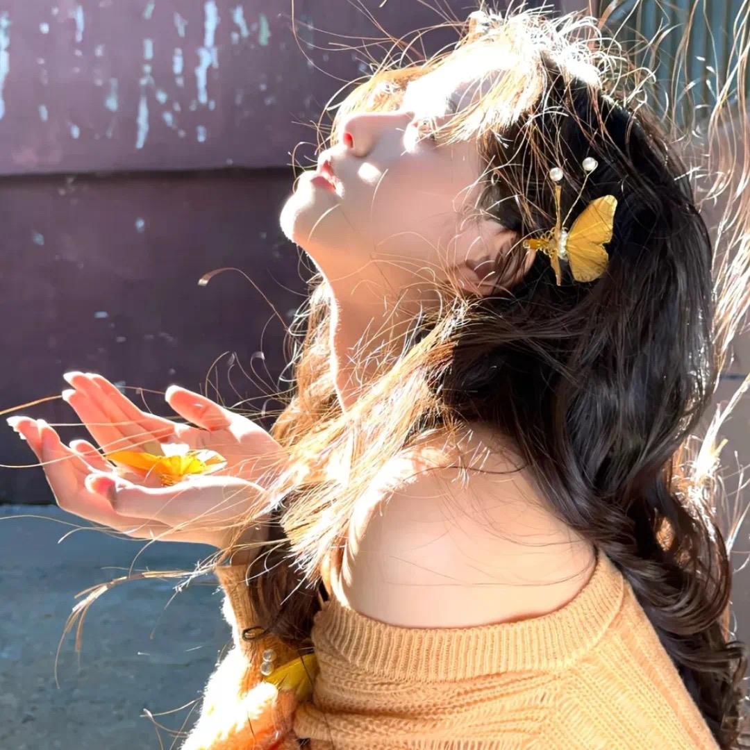 '◡'正在暴富钟✩ ༘*˚