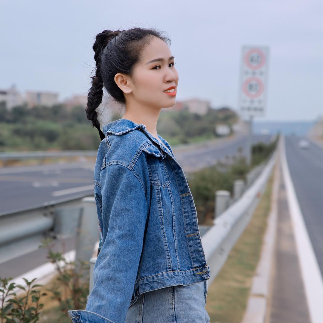 卟爱笑的小姐姐🥰