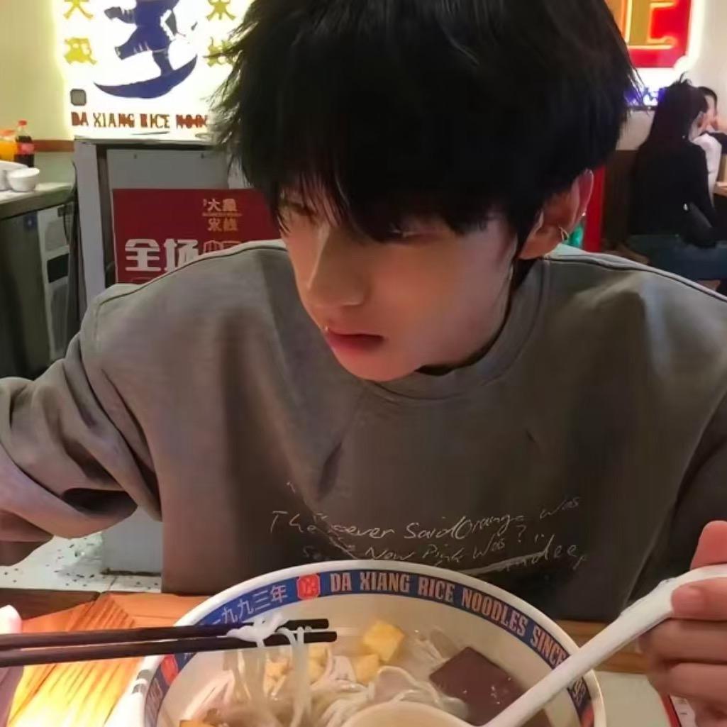 小鱼爱喝水
