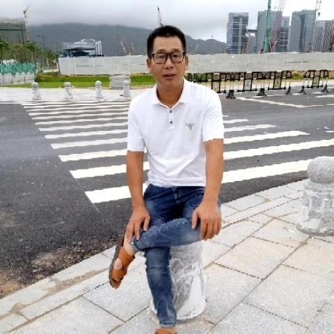 杨军《雨中漫步》