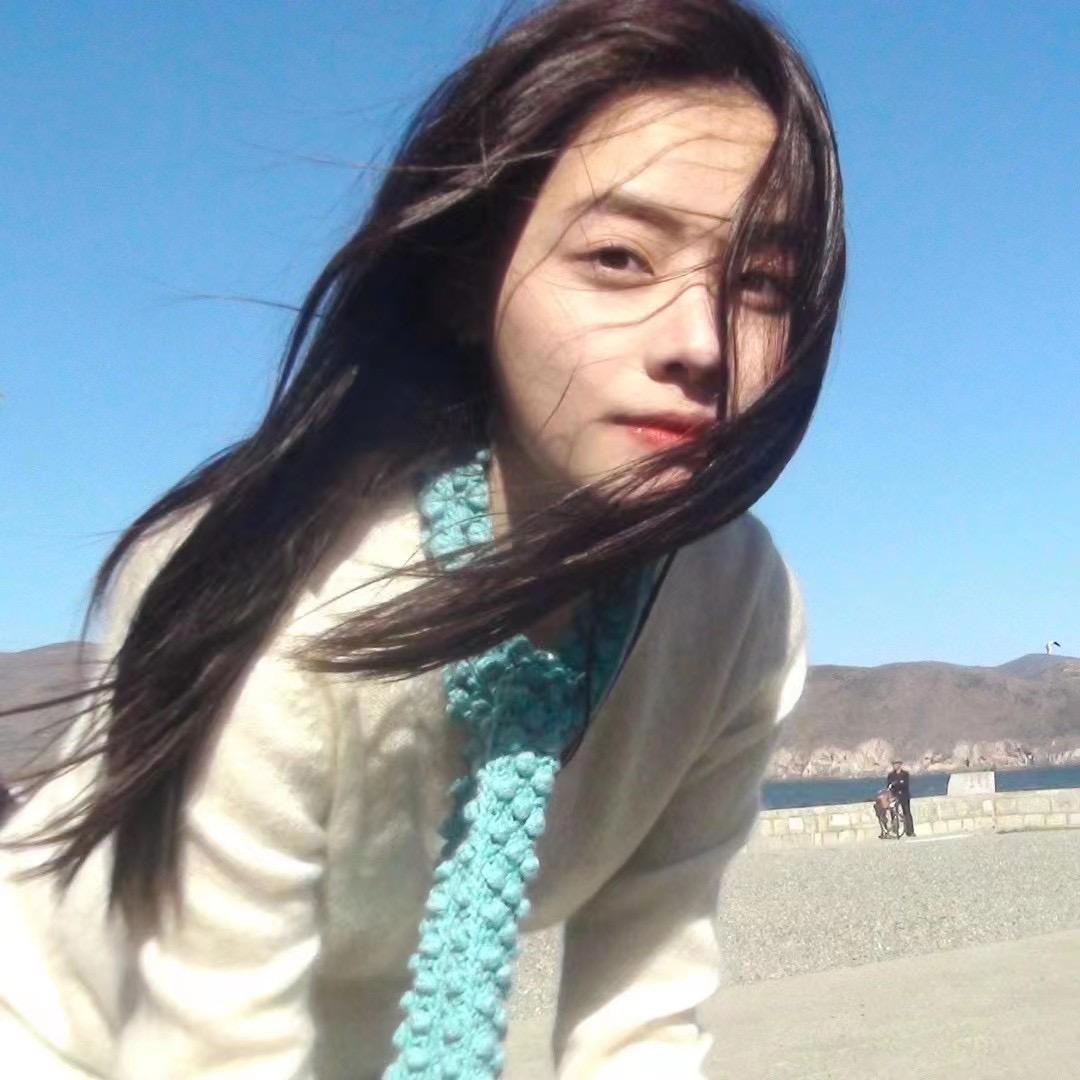 只为美女低头