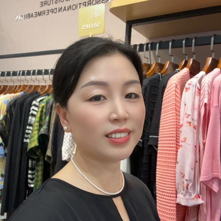 朱朱在渠县卖羊绒衫