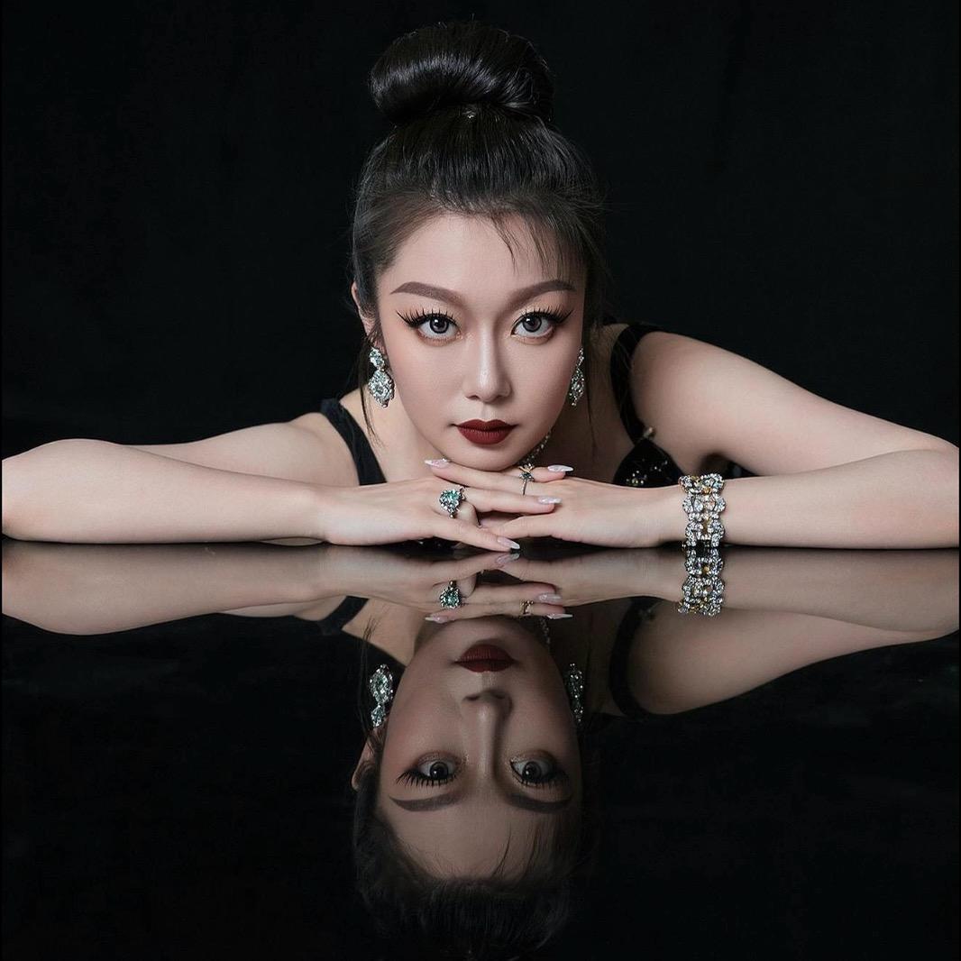 桃之夭夭·莹🌹化妆师·歌手