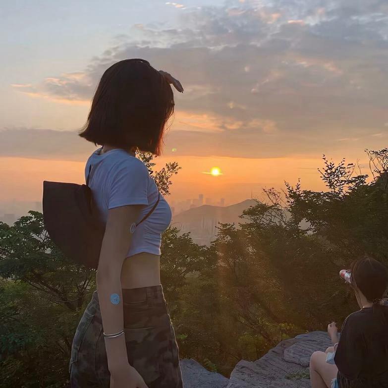 冷静的吃紫薯的远方