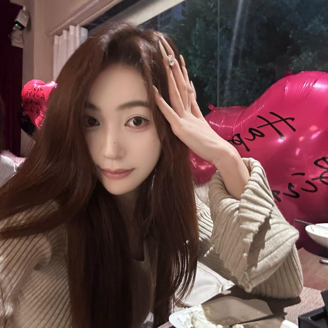 辣妹母蟑螂