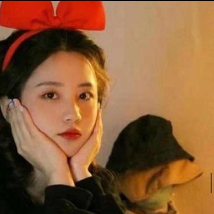 小姐姐爱玩打火机