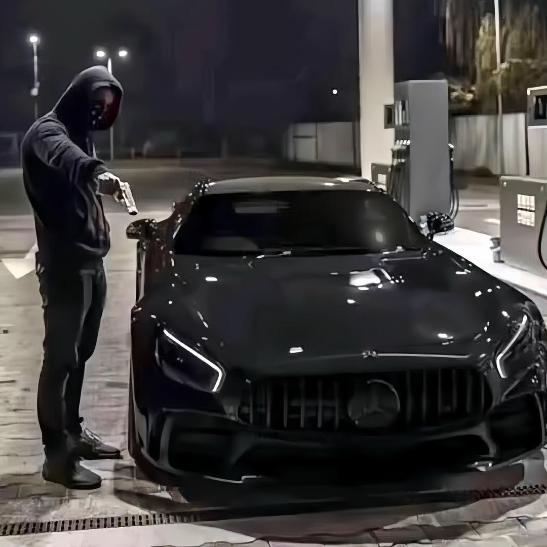 八号车库🚗扫地温