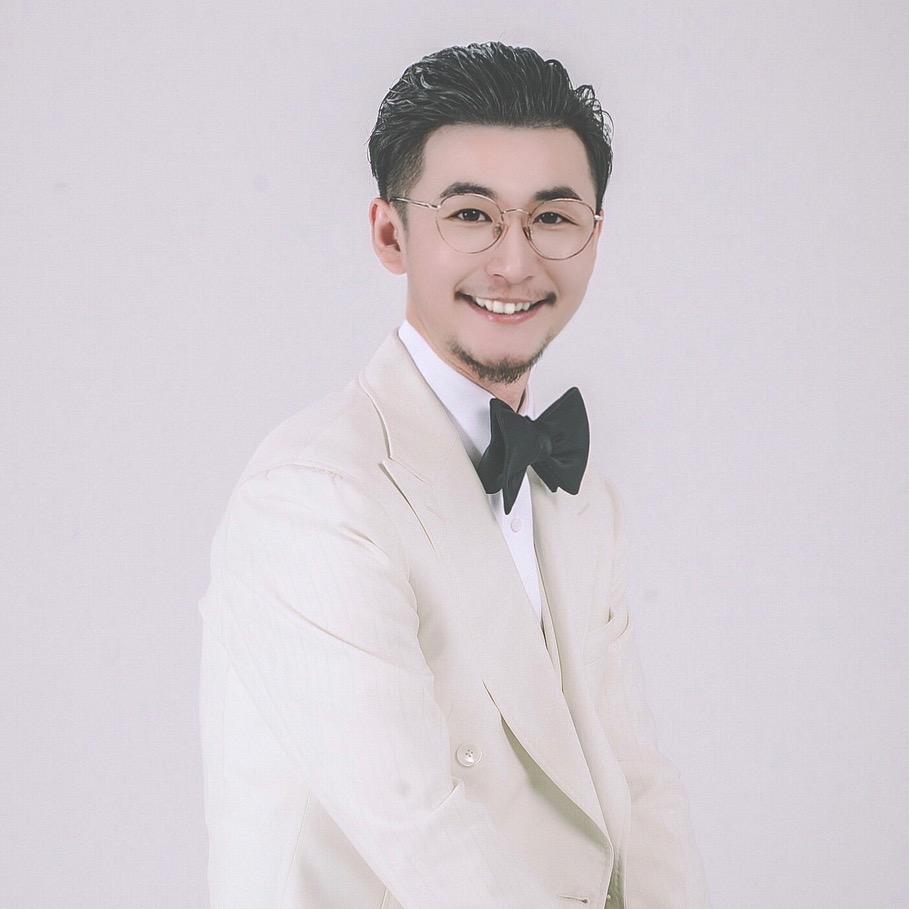 海天是个主持人