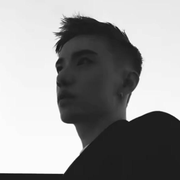 ￴￴￴ ￴￴   ￴ ￴ ￴￴