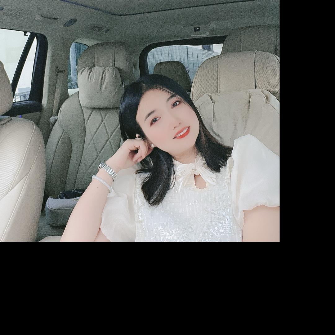 中国黄金卖珠宝的小姐姐👧