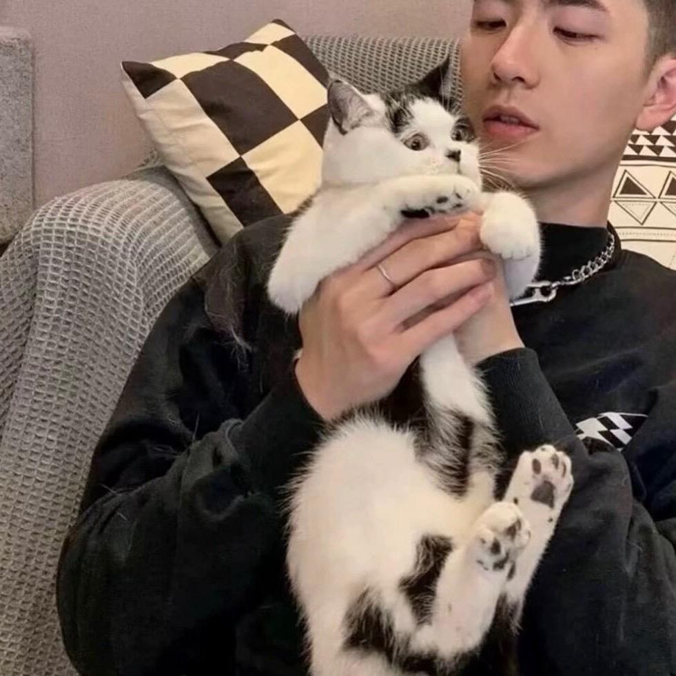 余文乐.