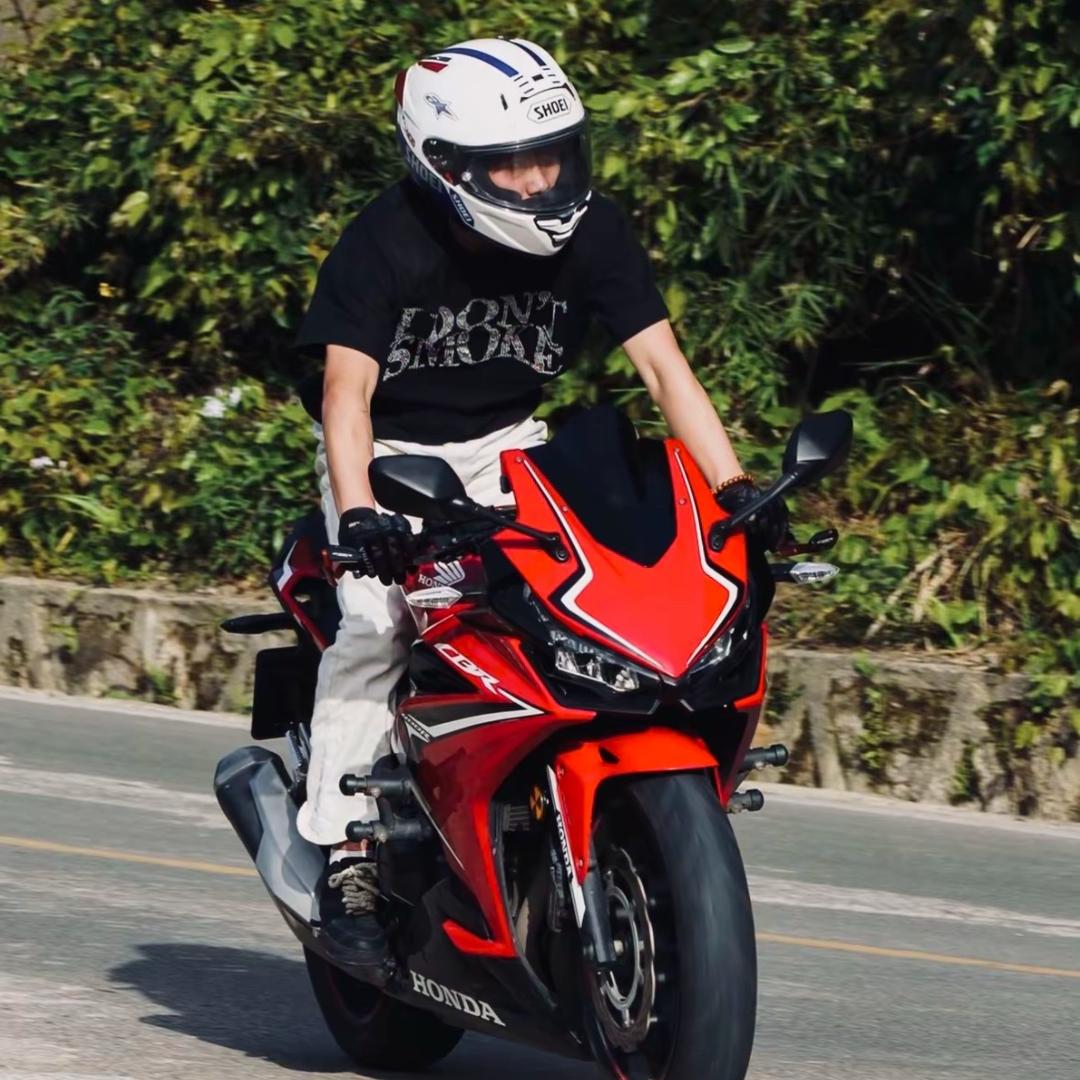 博纳帅 （见过c罗邓紫棋版）