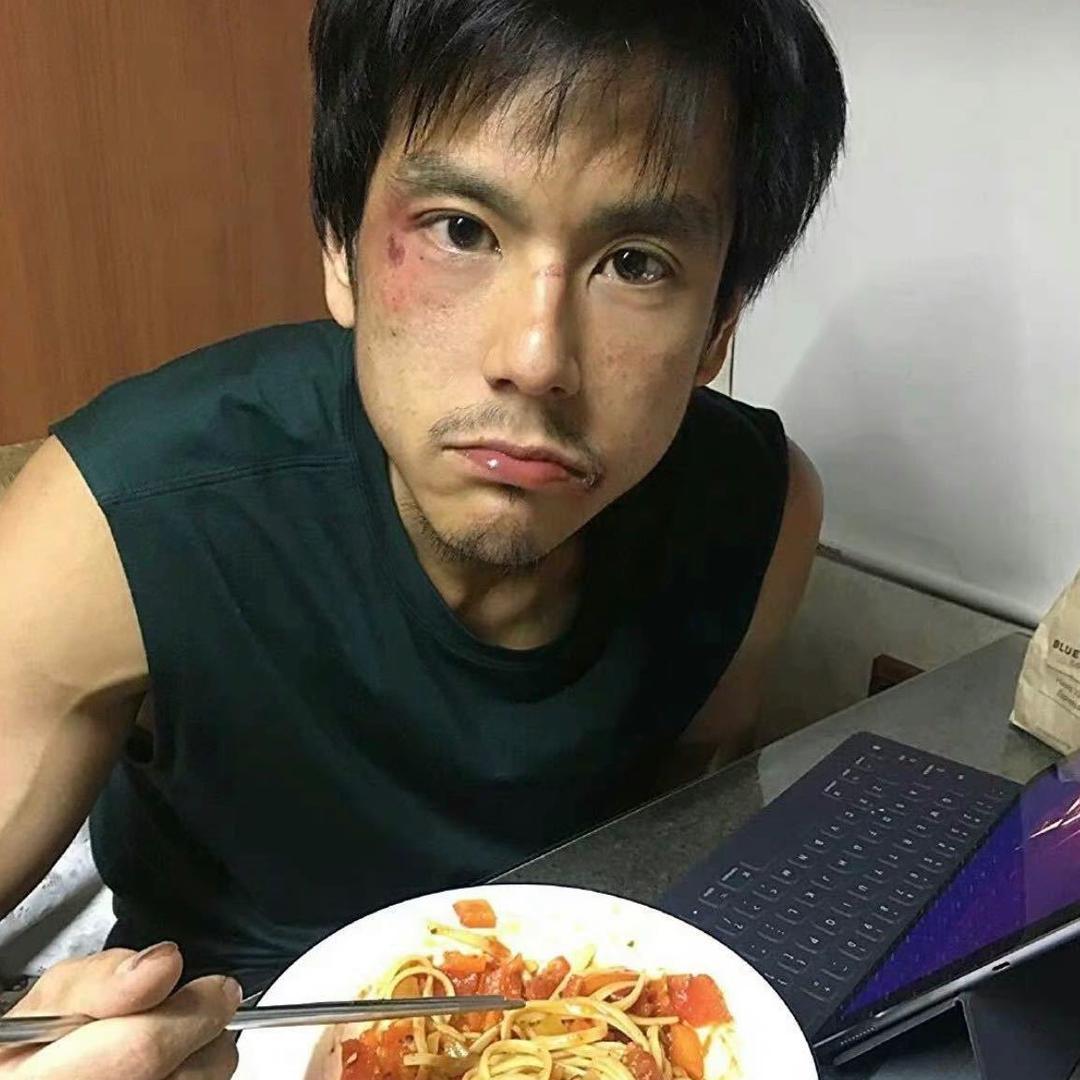 江晚鎏.